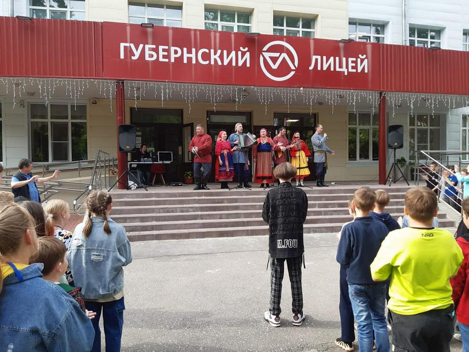 «Дискотека крутуха» в Губернском лицее «Дискотека крутуха» в Губернском лицее